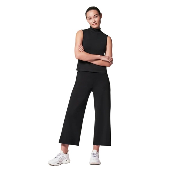 SPANX Pants - NWT Spanx AirEssentials Cropped Wide Leg Pant in Very Black Sz L